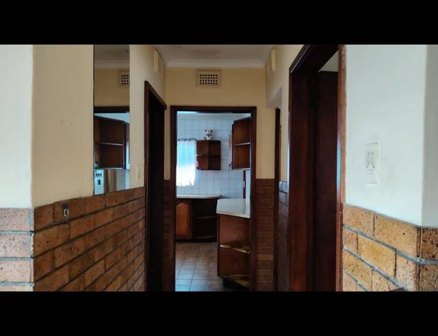 5 BEDROOM HOUSE FOR SALE IN UMHLATHUZANA